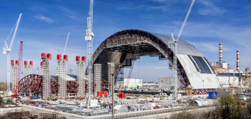 Cranes around the construction of the Chernobyl dome